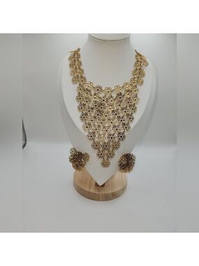 Vendome Flower Mesh Bib Necklace and Clip On Earrings Set 1960s Vtg